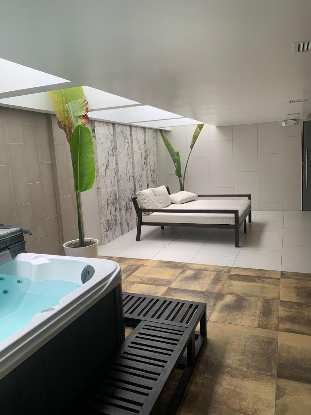 Confort Suite La Carolina Кіто Екстер'єр фото